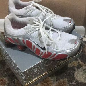 Nike Shox. No box. Men’s. Very good condition.
